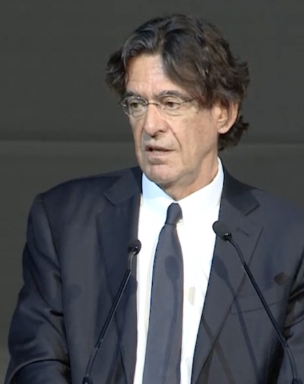 Luc Ferry conférencier pour un Gpt d'entreprises