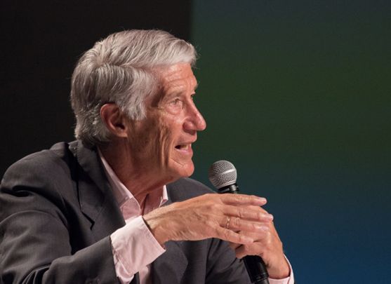 Joël de Rosnay conférencier chez Novartis