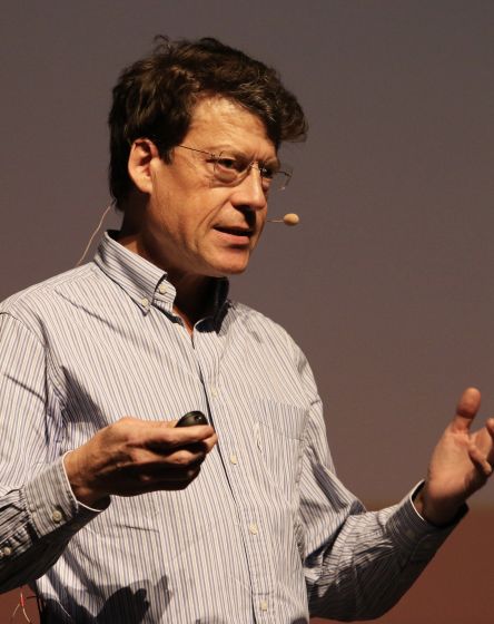 Laurent Alexandre conférencier chez un assureur