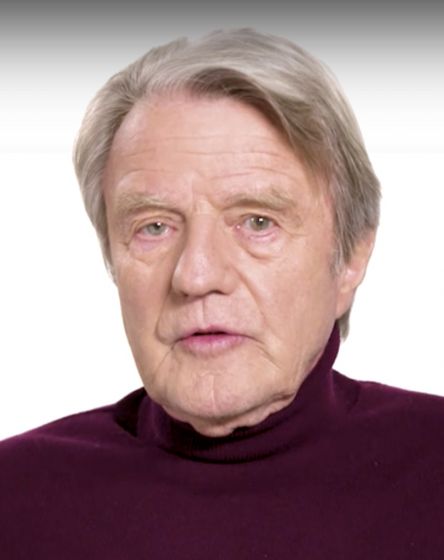 Bernard Kouchner conférencier /labo pharmaceutique