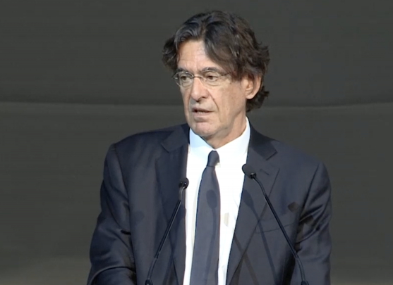 Luc Ferry conférencier pour un Gpt d'entreprises