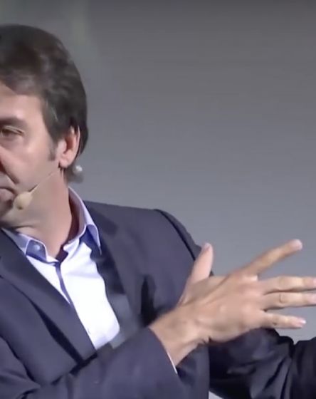 Mickaël Aguilar conférencier / constructeur maison