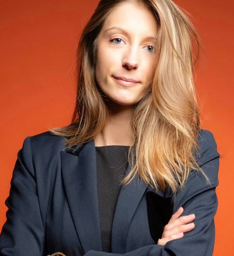 Laura Lange - Politique et société