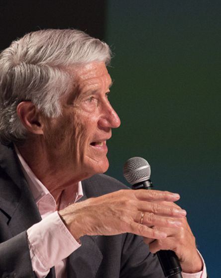 Joël de Rosnay conférencier chez Novartis