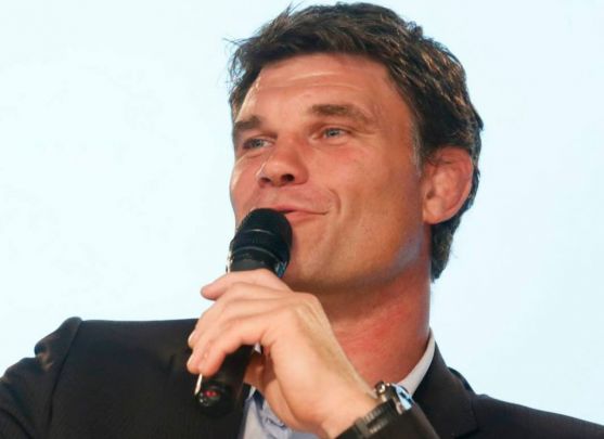 Fabien Pelous en conférence chez Toshiba