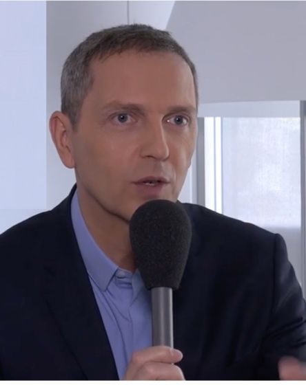 Thomas Hugues animateur-modérateur / banque