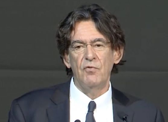 Luc Ferry en conférence / Editeur de logiciels