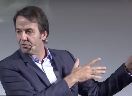 Mickaël Aguilar conférencier / constructeur maison