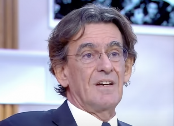 Luc Ferry conférencier pour un groupe de médias