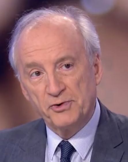 Hubert Védrine conférencier Crédit Agricole