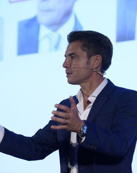 Bernard Thellier en conférence / cartonnerie