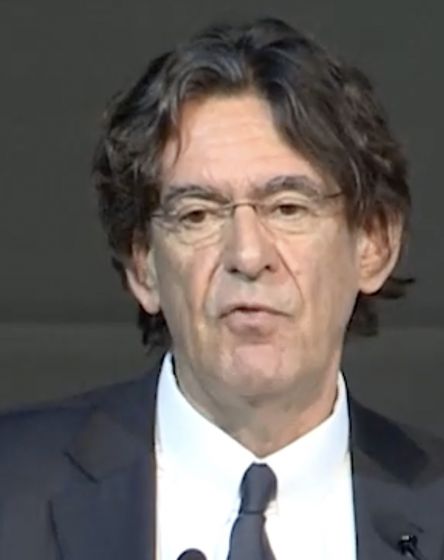 Luc Ferry en conférence / Editeur de logiciels