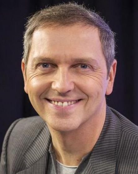 Thomas Hugues animateur /  collectivité locale