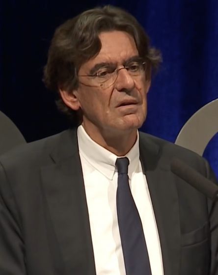 Luc Ferry conférencier / Laboratoire pharma