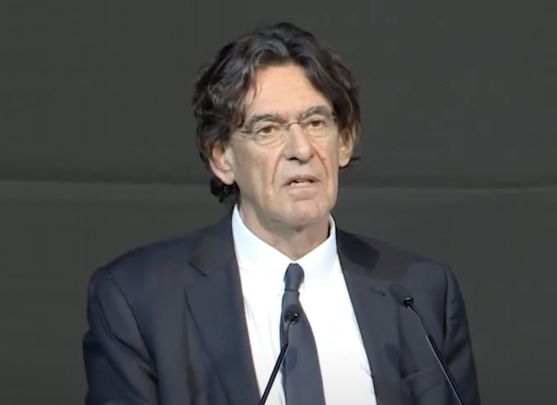 Luc Ferry conférencier / Union professionnelle